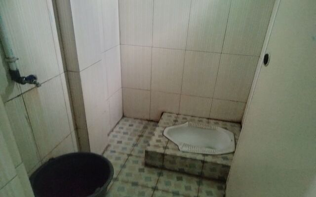 SPOT ON 93460 Lewi Family Guest House Near GBKP Bangun Mulia Km. 11