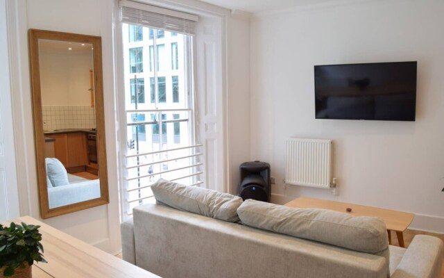 Central and Spacious City of London Apartment