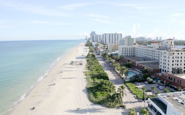 341 APT Hollywood Beach