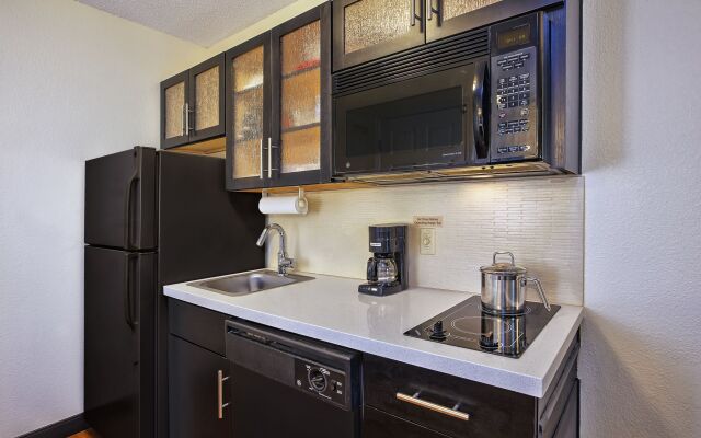 Candlewood Suites Indianapolis by IHG