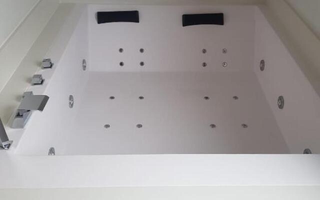 Párpados, casa con jacuzzi para dos