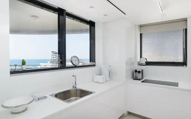 Bat Yam Luxury with Terrace & Sea View