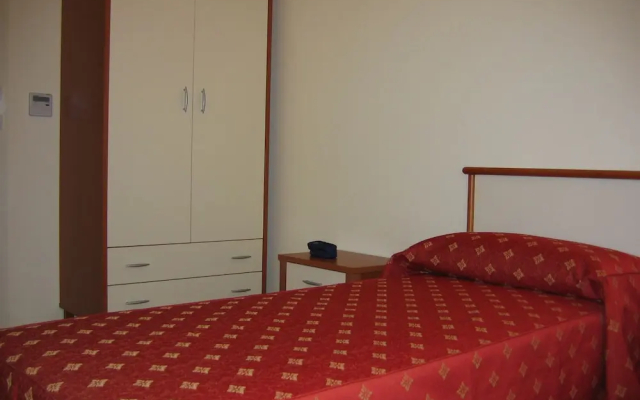 Royals Gate Hotel