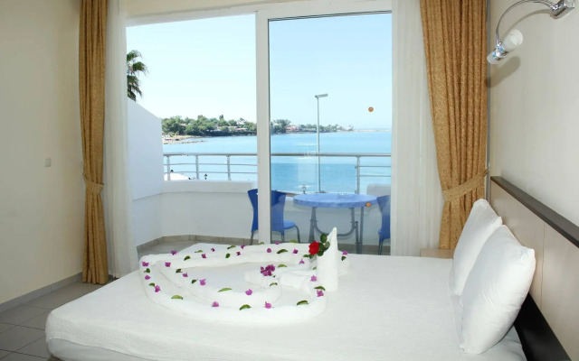 Side Beach Club Hotel