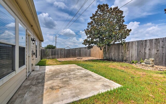 Spacious & Central Katy Retreat: 27 Mi to Houston!