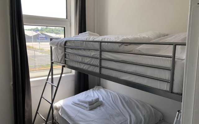 Glasgow Airport Holiday Home