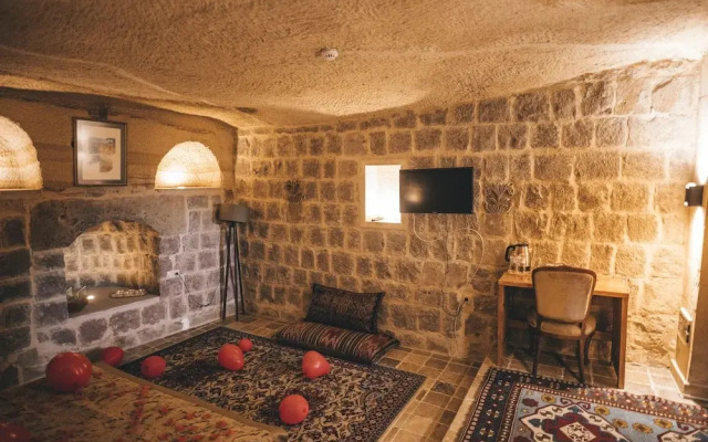 Kapalos Cave Hotel