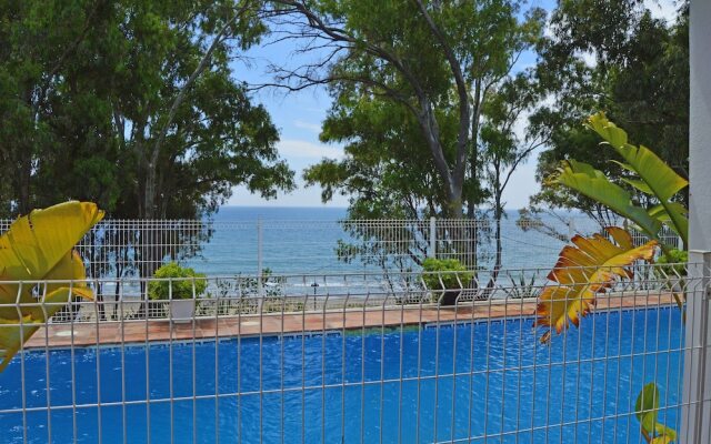 Beachfront villa protected private pool 4 bedrooms Marbella