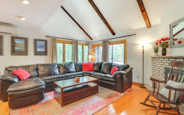 Community Indoor Pool: Tannersville Townhome