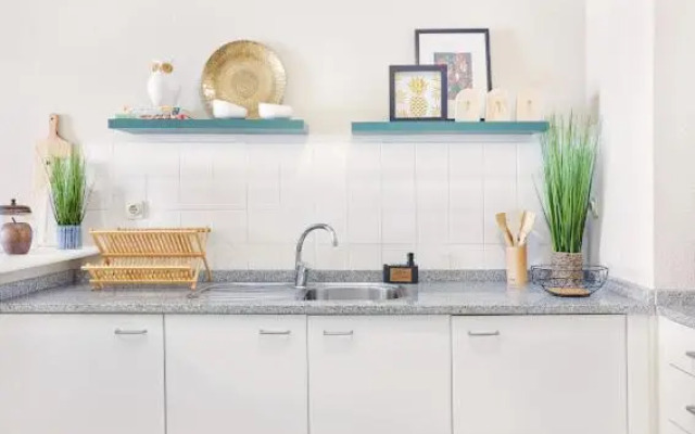 Lovely apartment with pool and sea view