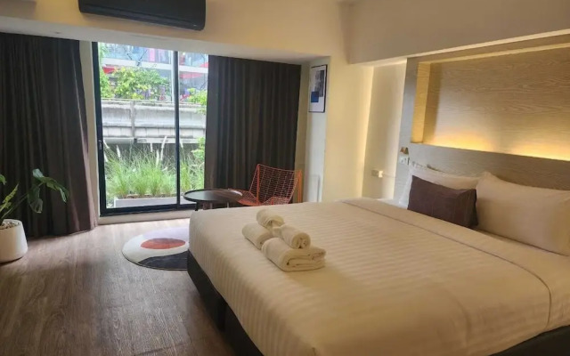 Gecko EYE Hotel