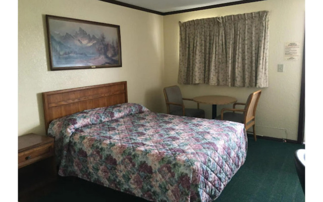 Capri Motel By OYO Elwood, Wathena