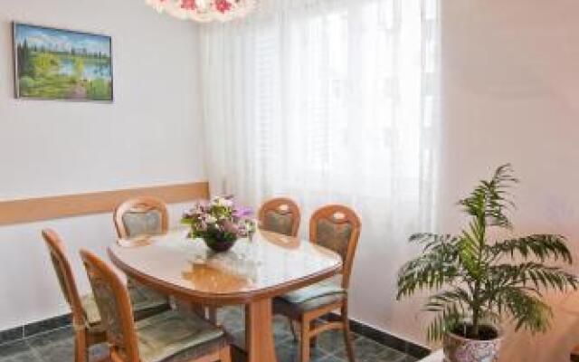 Tennis Apartment