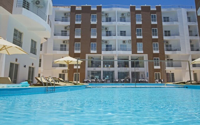 Aqua Palms Resort