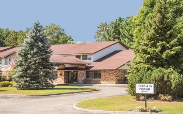 Wautoma Inn by OYO Near Airport WI 73