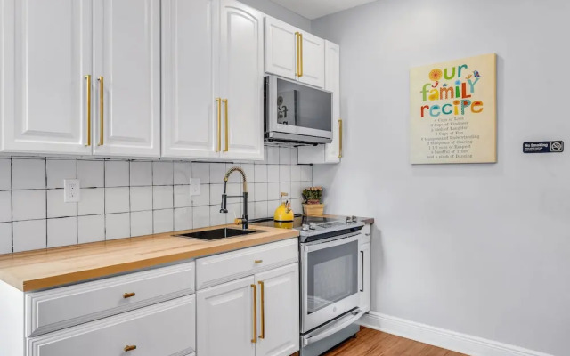 Brewerytown Balcony Retreat 2BR Haven