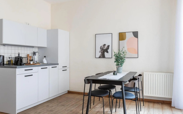 Schoenhouse Avenue by Limehome