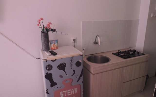 Studio Room at V Apartment by ZUZU