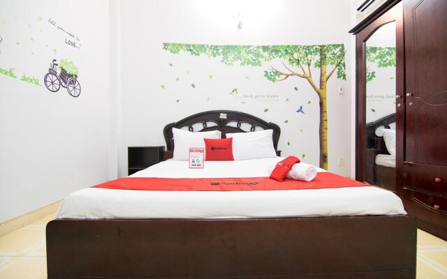 Reddoorz near Hoang Van Thu Park