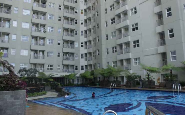 Cozy 2BR Apartment with Direct Access to Pool at Parahyangan Residence By Travelio – Pool – Bandung