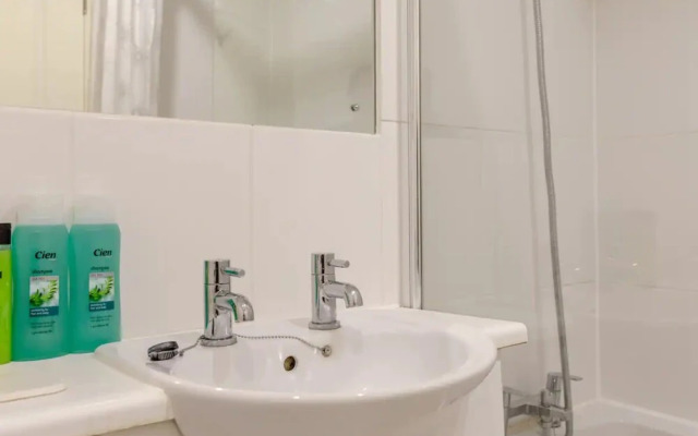 Stunning 2 Bedroom Apartment in the Heart of Westminster