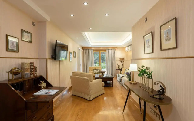 Vouliagmeni's Elegance by Acropolis Suites