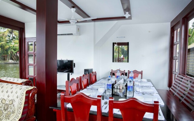 Sreekrishna Houseboat