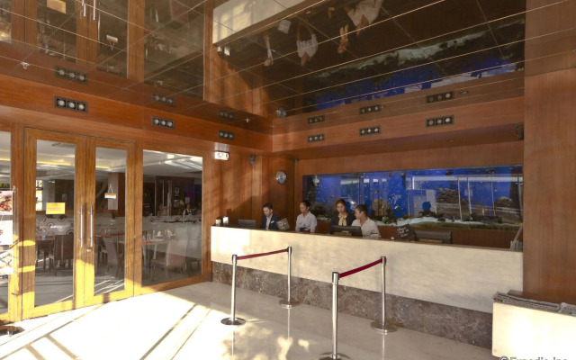 Castle Peak Hotel
