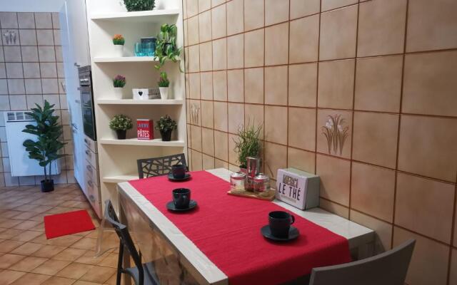 Bnbook - Sesto Calende Train Station