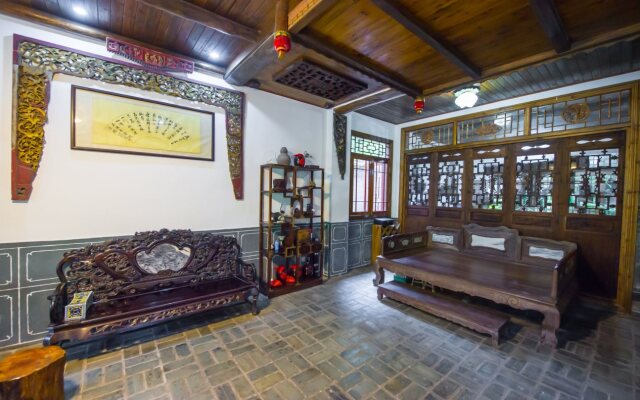 Yangshuo Scenic Mountain Retreat