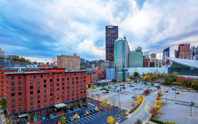 Hampton Inn & Suites Pittsburgh-Downtown