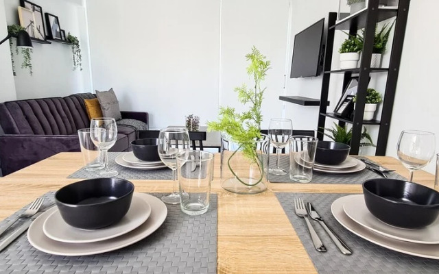 Phaedrus Living: Seaside Executive Flat Harbour 206
