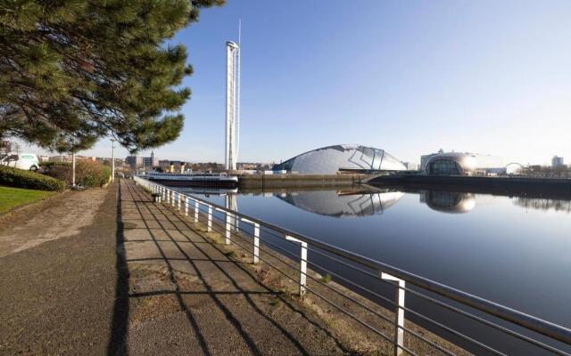 JOIVY Bright 3-Bed Flat Overlooking The Clyde