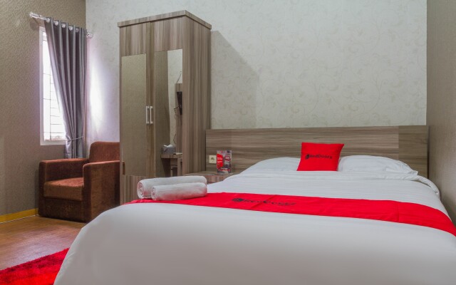 RedDoorz Plus near IPDN
