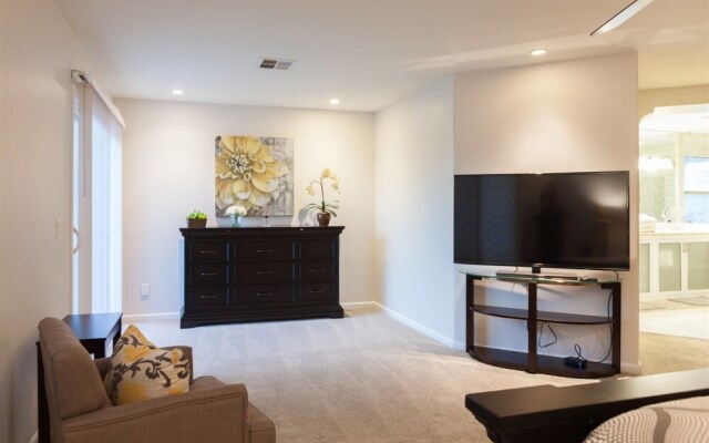 4BR Ocotillo Lakeview Home w/ Pool