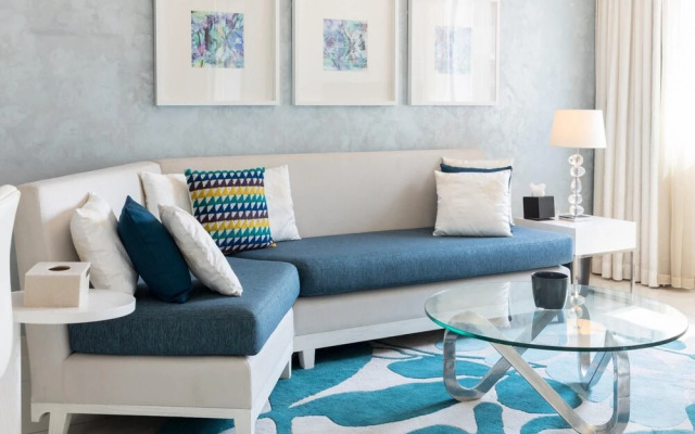 Luxury Urban Retreat w Burj Khalifa Views