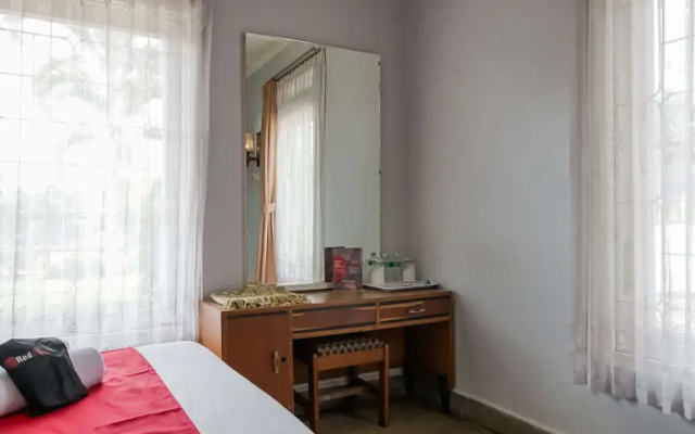 RedDoorz near Ngarai Sianok Bukittinggi