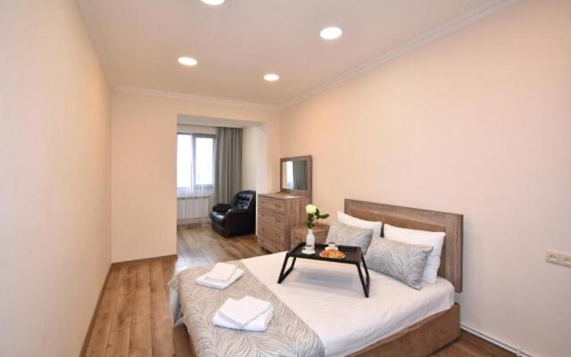 2 bedroom apartment, quiet and spacious
