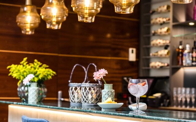 Отель Leonardo Hotel Barcelona Gran Via