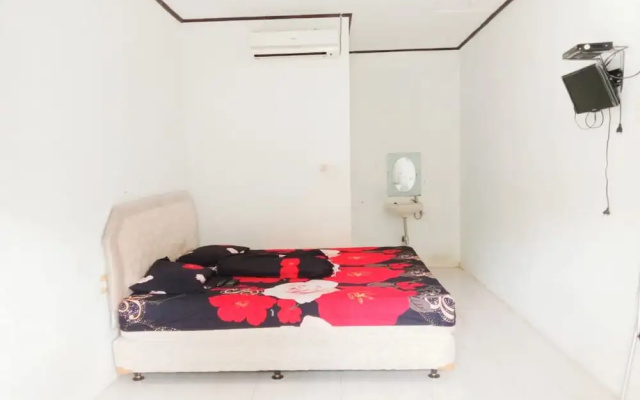 Hotel O Penginapan Putri Asih Sawarna