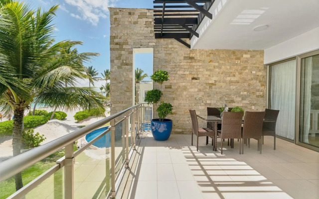 Beachfront Condo w Sea View A-202 Costa Atlantica