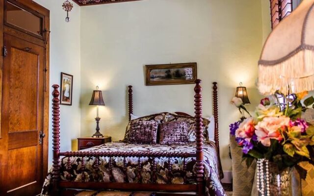 Nutt House Historic Hotel