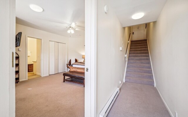 Snowflake Lookout 3 Bedroom Duplex by RedAwning