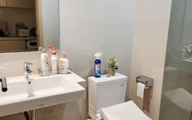 Green Sedayu Apartment by Emily