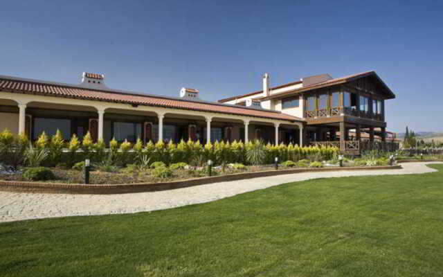 Konvoy Hotel & Country Club