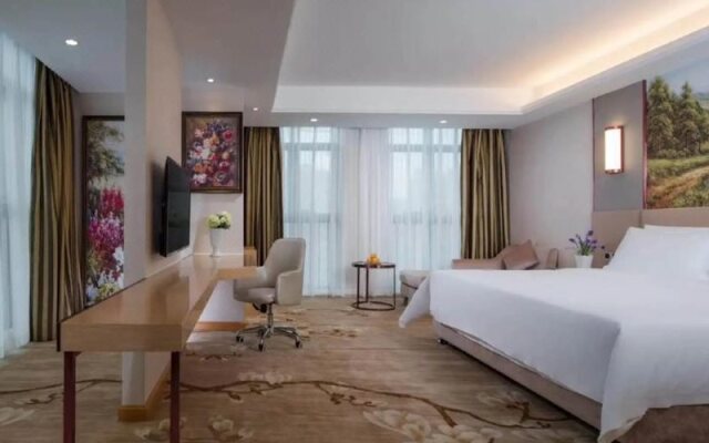 Vienna International Hotel (Huanggang Normal College Ruitian Plaza)