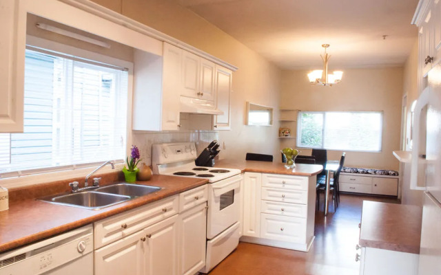 Charming 2Br in Kitsilano by Sonder