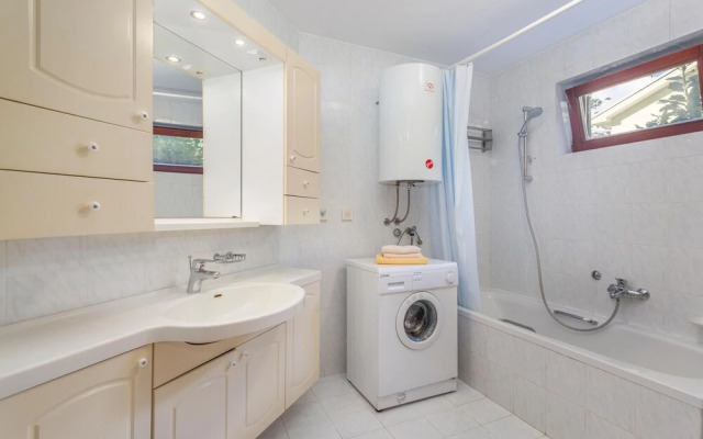 Awesome Home in Njivice With Wifi and 2 Bedrooms