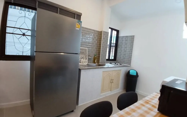 White House With 2br-1bath Near Kathu Water Fall