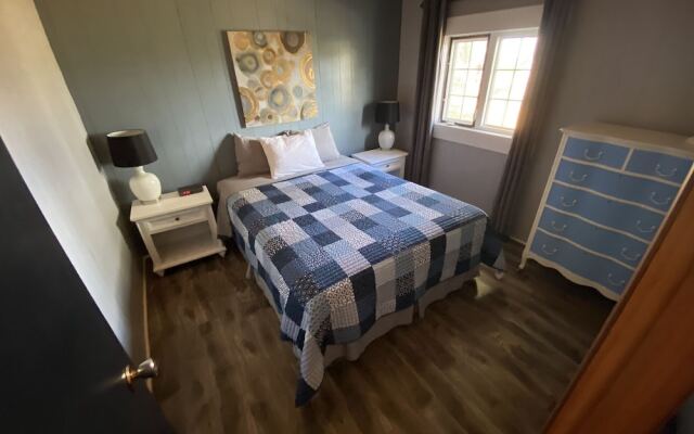 Pines Motel